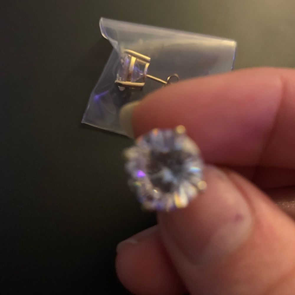 Real 925 Yellow Gold Diamond Stud Earrings NEW - Picture 2 of 3